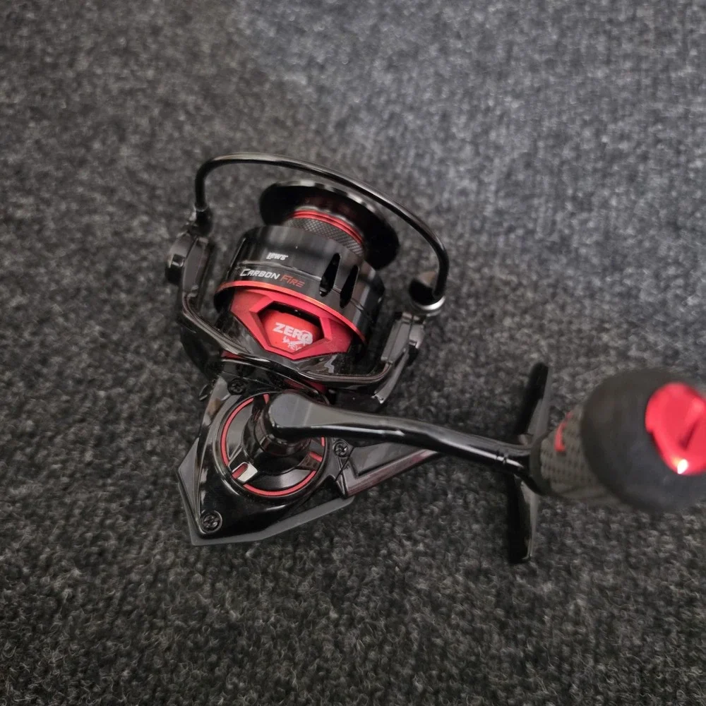 Lew's Carbon Fire Spinning Reel - Model CF300G2C Gear Ratio 6.2:1 Size 300